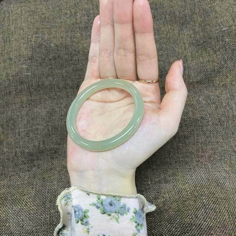 和田玉手镯价格走势及评测，追求纯净淡雅之选|和田玉手镯最低价在什么时候