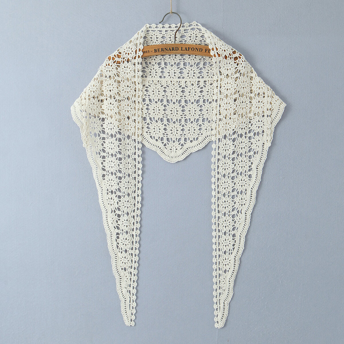 恬饰文艺复古护肩女士围巾薄款镂空钩花三角巾2024新款百搭蕾丝小披肩