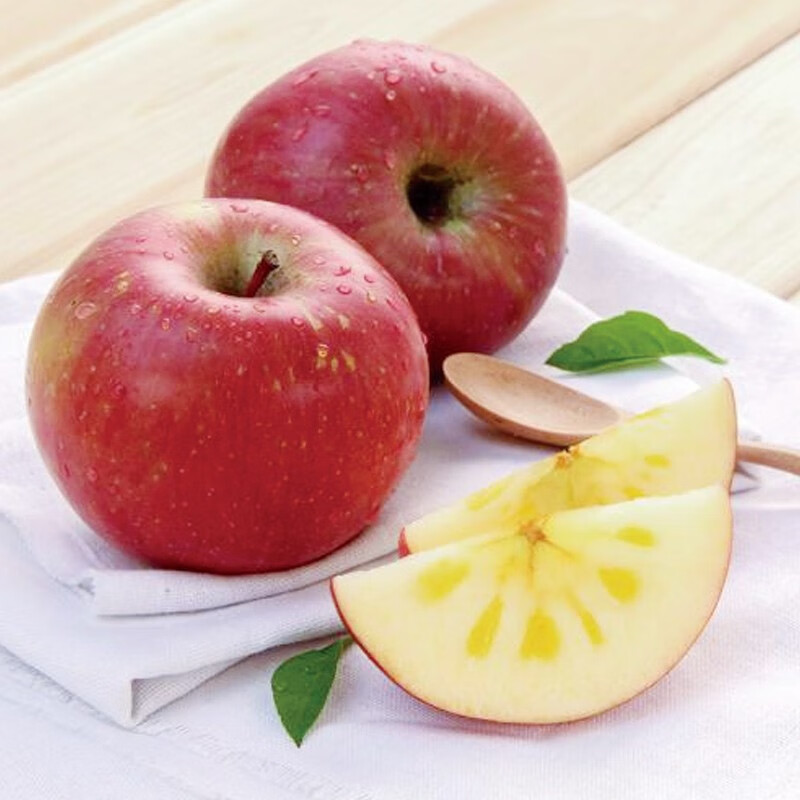 新疆阿克苏苹果5kg礼盒单果200-260g5月的苹果不是从树上新摘的，是冷藏保存了很长时间的苹果吗？