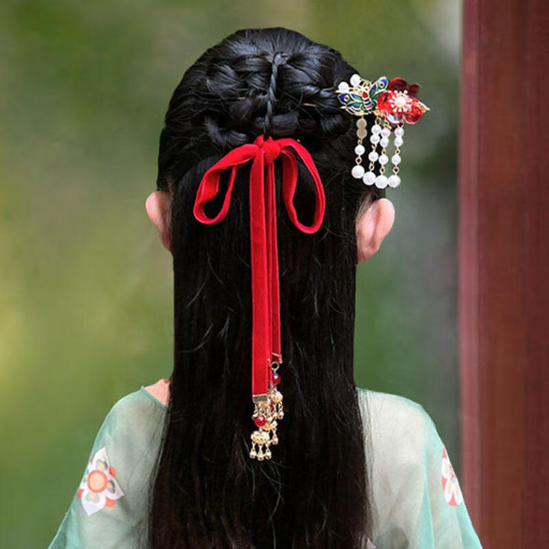 小女孩带簪子的发型图片