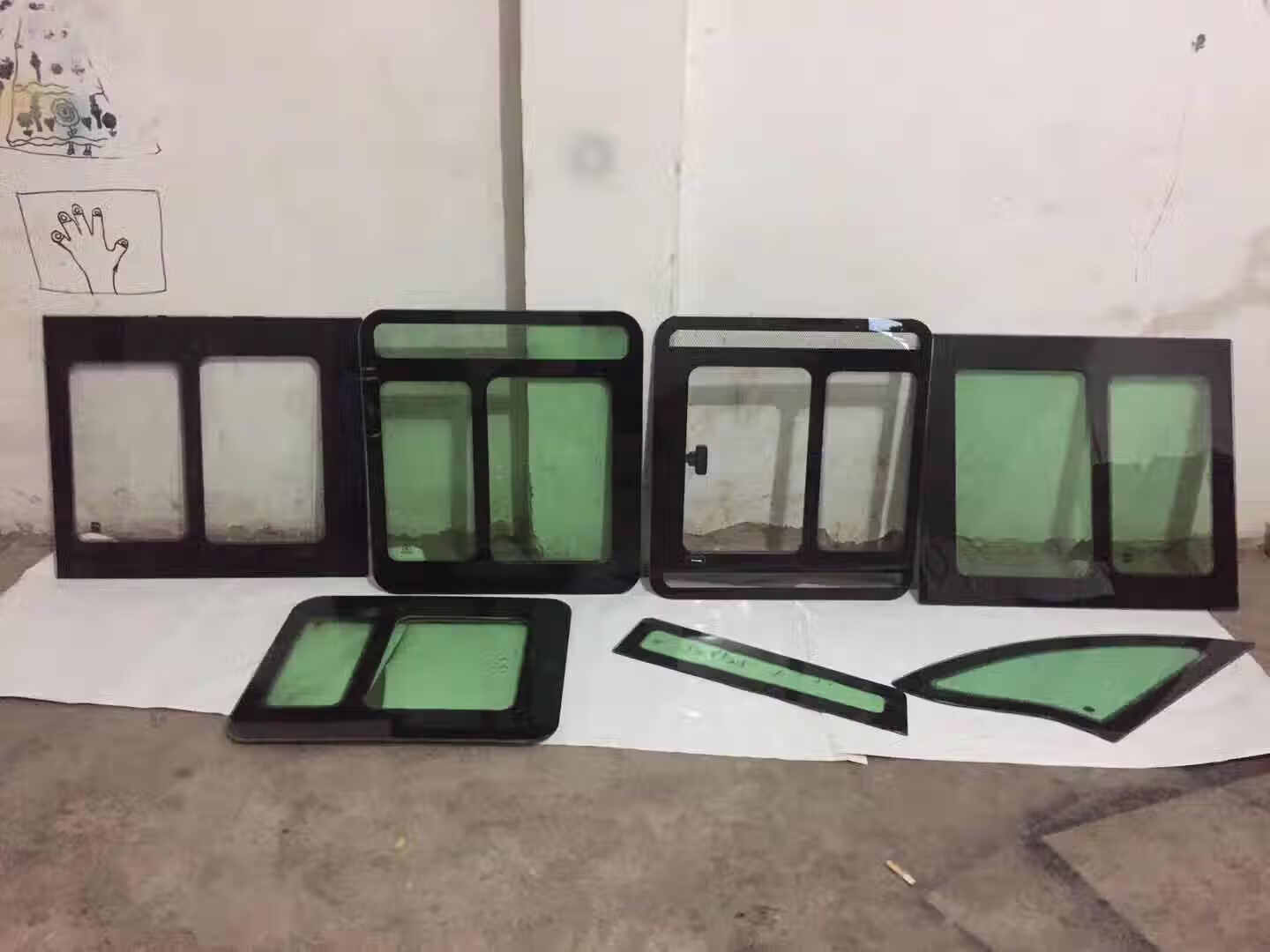 唐珹适用于于电动三轮车侧门三角前档后档异形钢化玻璃支持定制透明