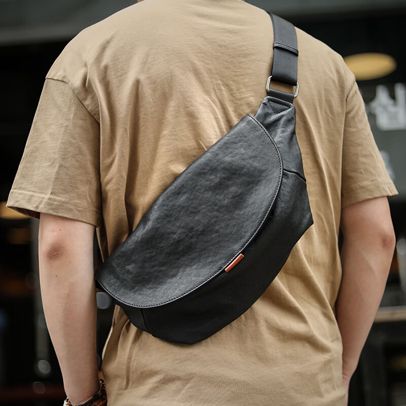 酷奇袋鼠小众胸包软牛皮斜挎包男真皮大容量运动背包通勤休闲包潮2023