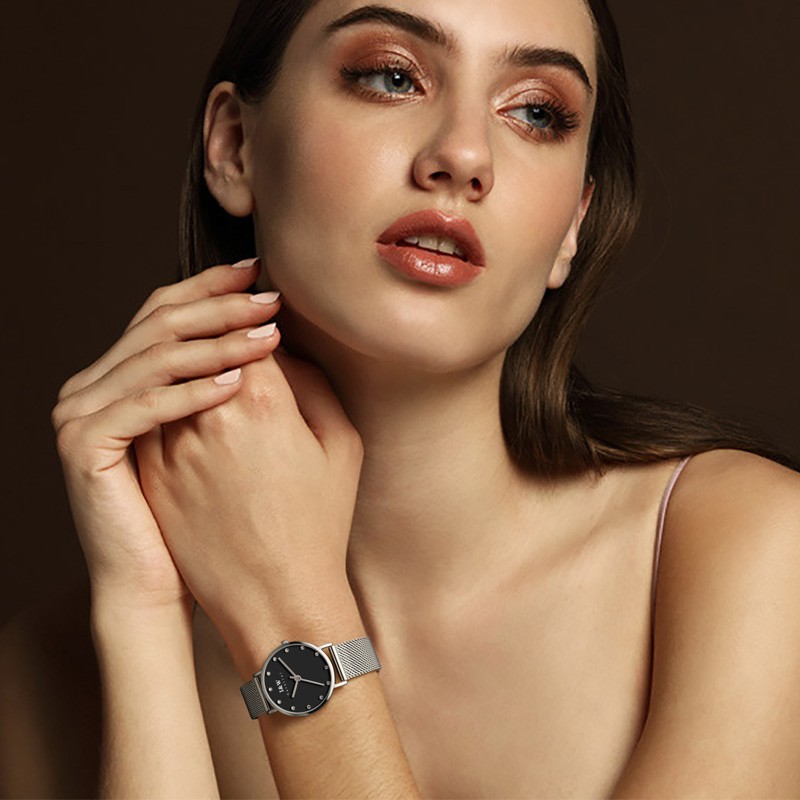 爱沃驰瑞士钻钉刻度纤薄时尚防水石英手表女士表七夕生日礼物送女友 银壳黑面|银网带