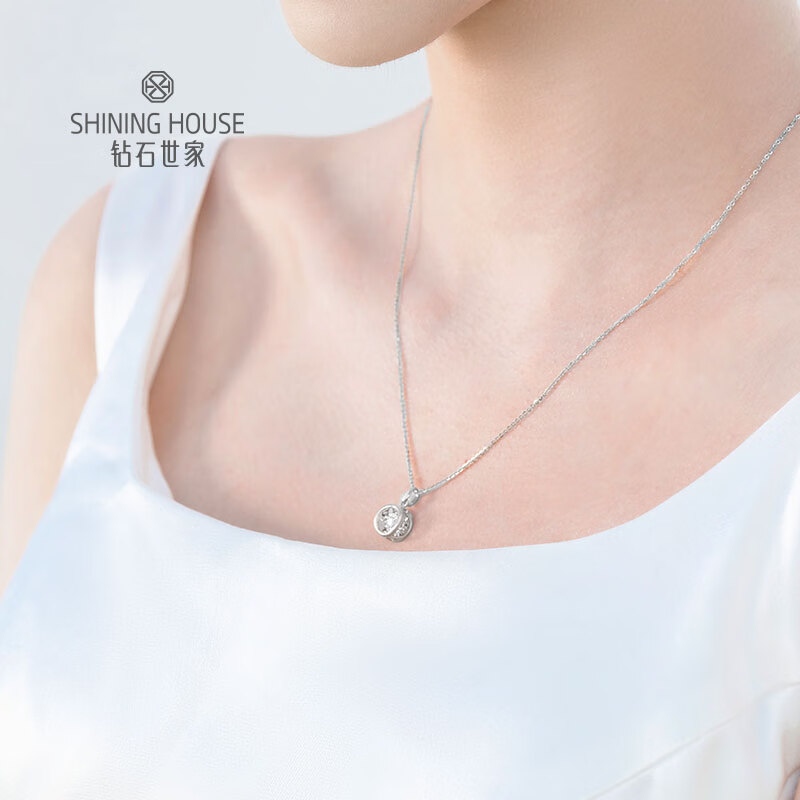 这10款钻石吊坠排名前十品牌,璀璨夺目轻奢风闭眼入!