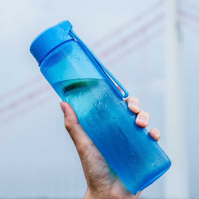 UNIBOTT优道 水杯男 塑料杯 冷水瓶大容量运动杯 PP瓶带提手直身杯男女学生随手杯600ML(蓝色粉色随机发)