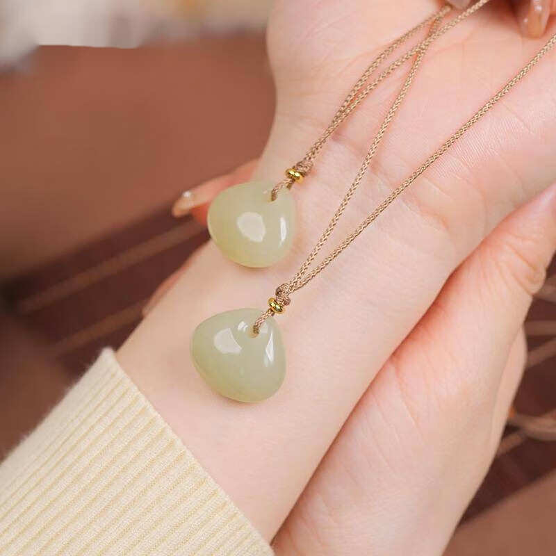 潮宏基(chj jewellery)渝怀小钱袋和田玉项链女士复晴水玉石福袋吊坠