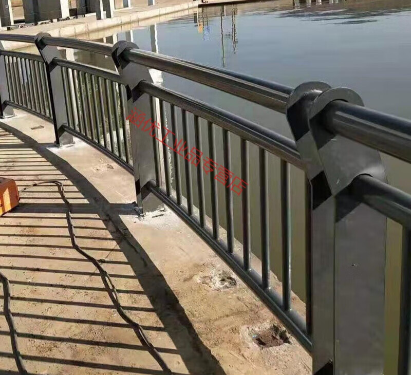 不锈钢桥梁护栏高架桥复合管大桥防撞隔离栏杆定制河道碳素钢立柱