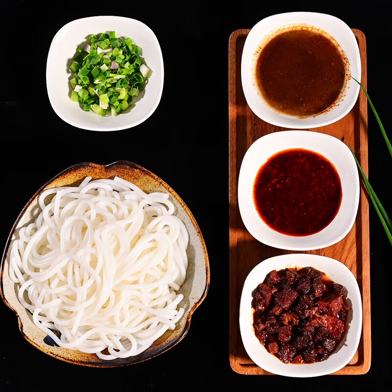 彩云根预制菜大理焖肉云南黄焖鸡米线云南特产 大理焖肉米线411克/盒