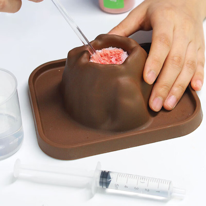 《彩虹六号：攻势》国服定名；《无限暖暖》22版本全球同步更新丨游戏早参