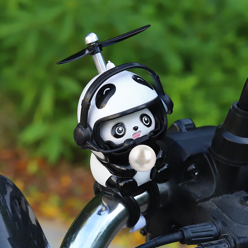 粉童娇子熊猫 熊猫自行车摆件头盔电动摩托车小黄鸭可爱破风鸭装饰品 熊猫绑带款(飞行员)