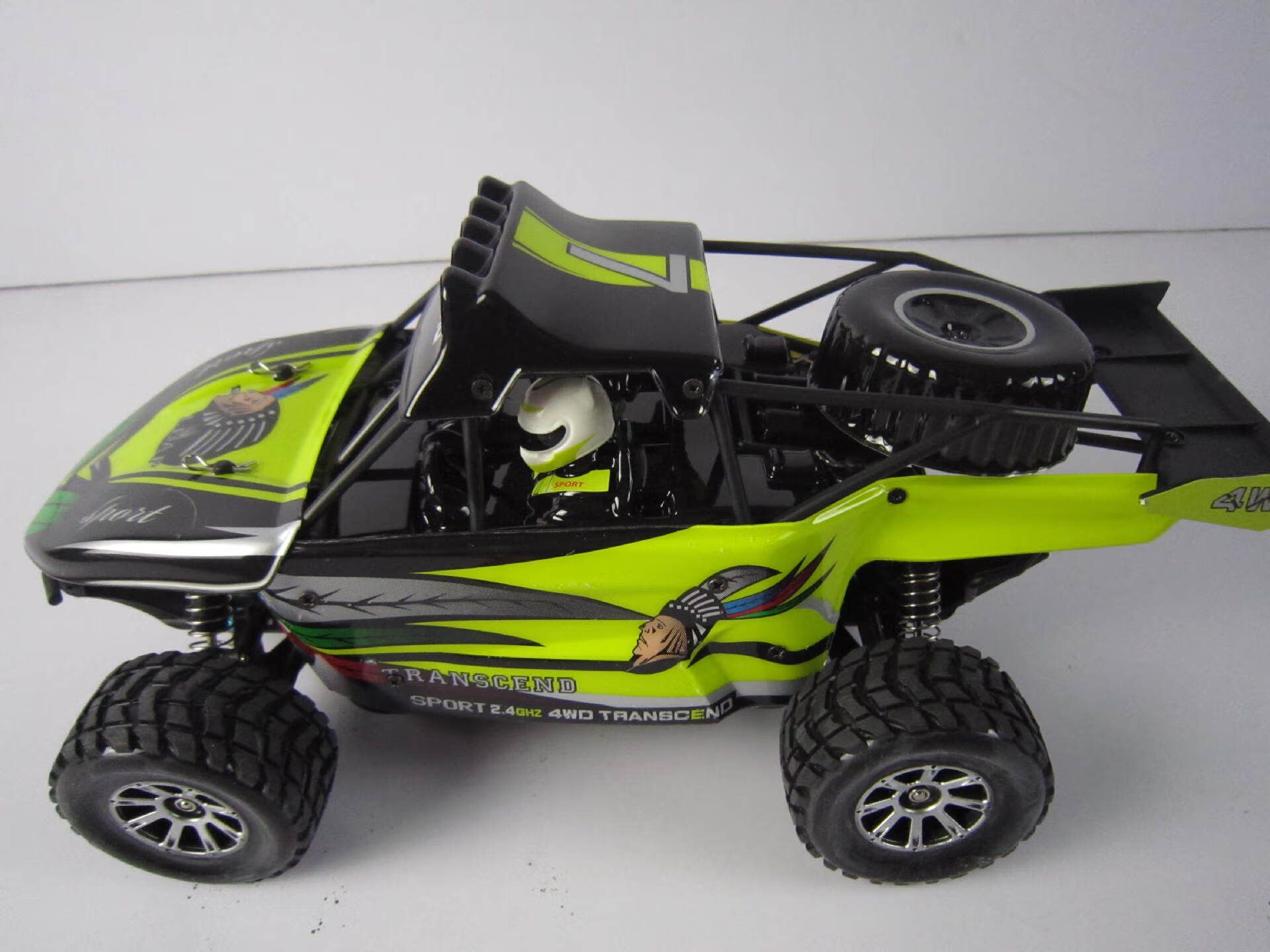 k929遥控电动越野车 高速特技车遥控汽车男孩童玩具 绿色 1:18