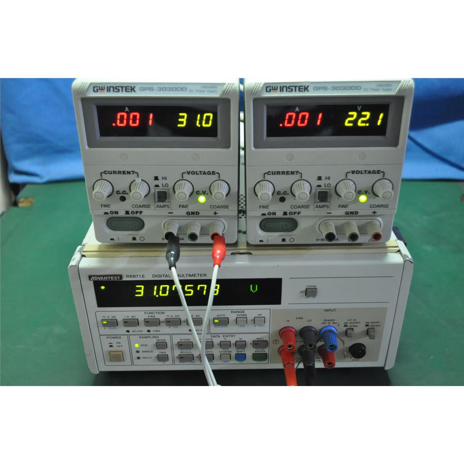 纬探二手固纬GPS-3030DD双显示线性直流稳压电源0-30V/0-3A