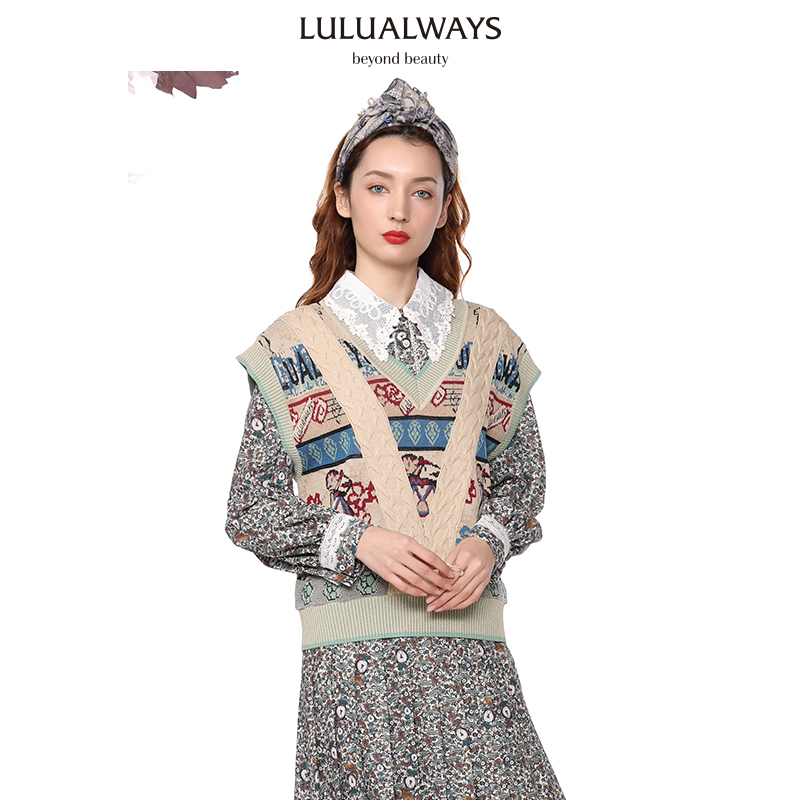 LULUALWAYS春季新款复古气质V领印花针织马甲 卡其色 M