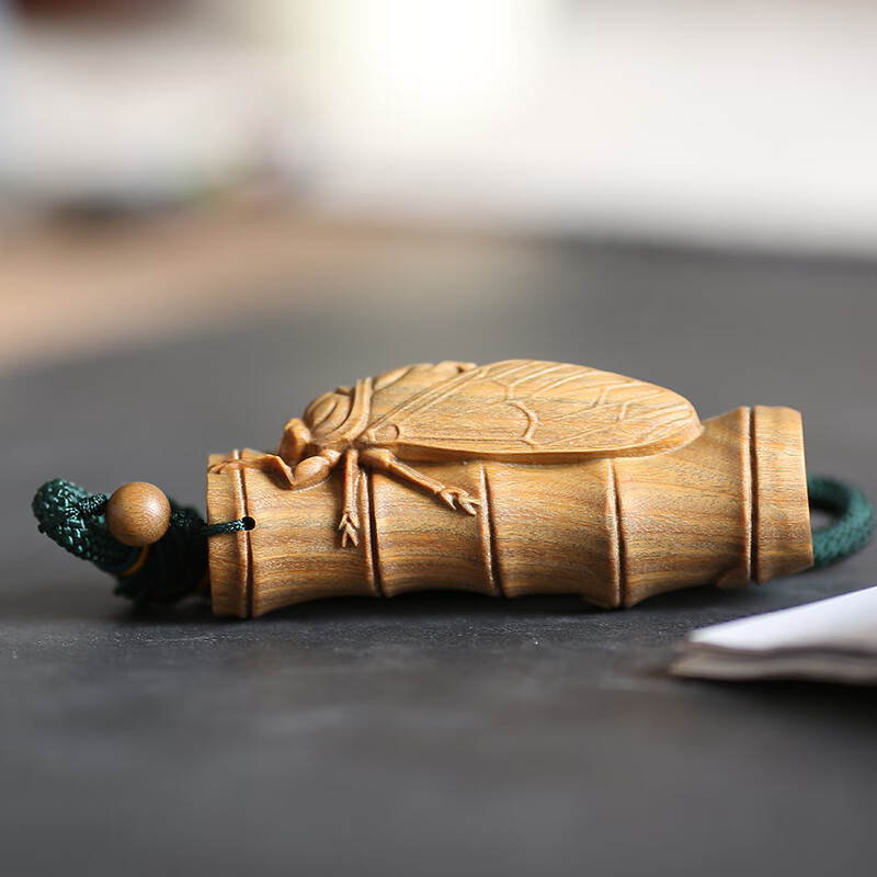 蒂宝莱(dibaolai)竹节手把件绿檀木手工雕刻一鸣惊人手把件知了蝉竹节