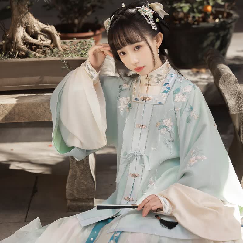 十三余 小豆蔻儿[山色图] 方领半袖立领对襟马面裙明制汉服女 立领对襟  M 现货属于什么档次？