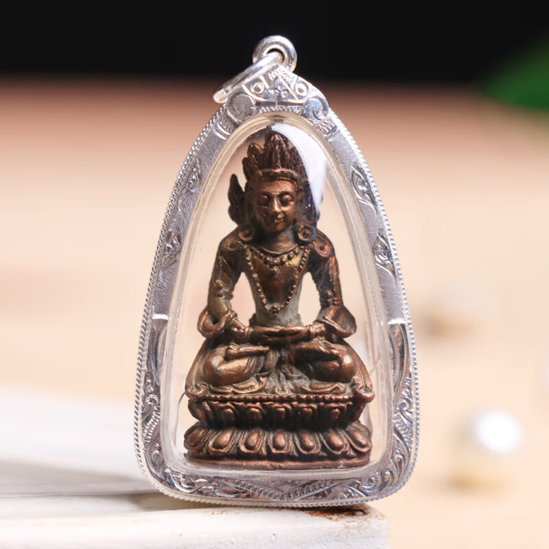 泰国佛牌 2537年 龙婆卡贤 药师佛老牌限量版银壳吊坠带鉴定卡 银壳不