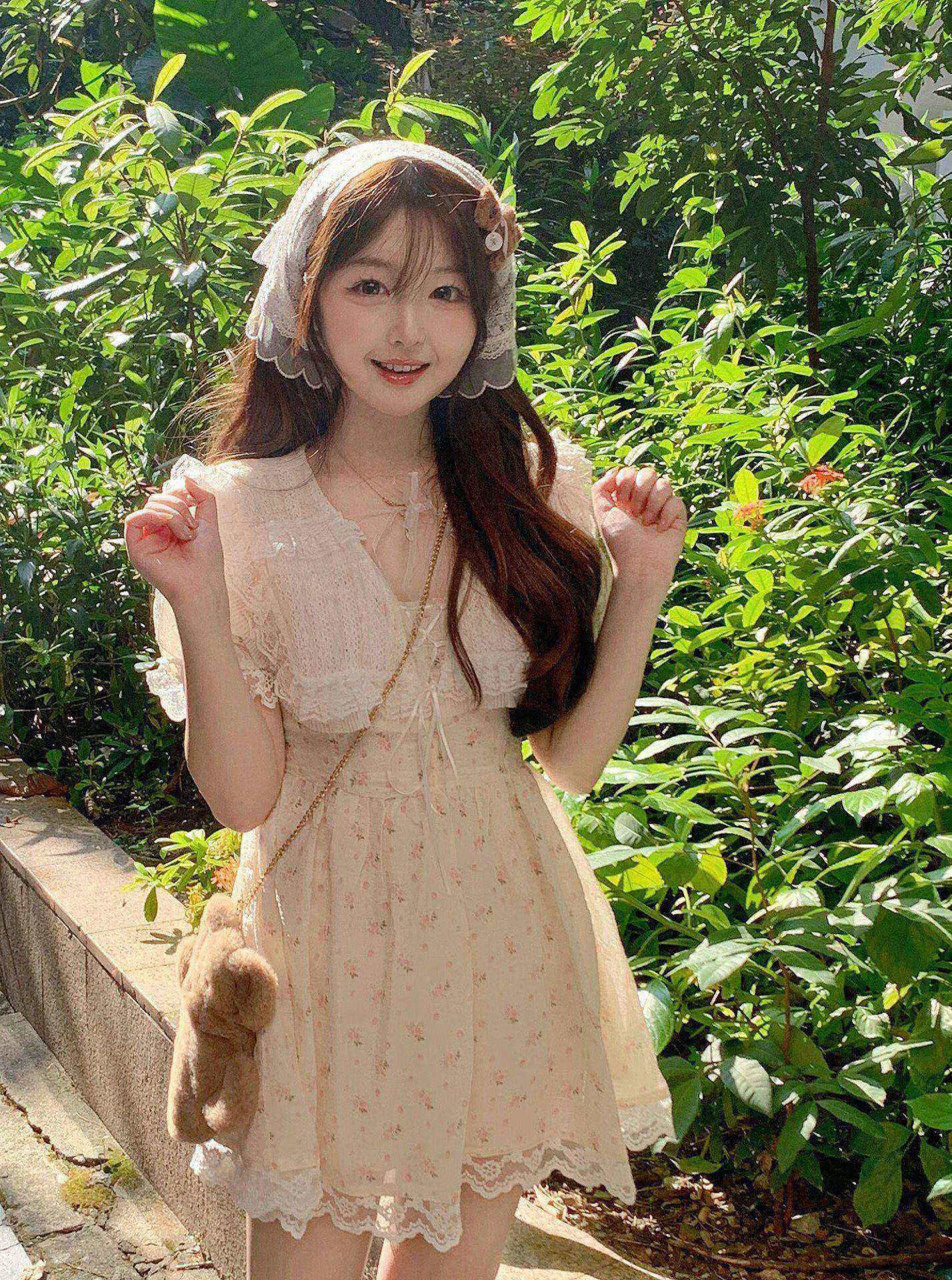 妙夕漫奶乖清纯蕾丝娃娃领碎花连衣裙女夏季初恋系收腰小白裙在逃公主