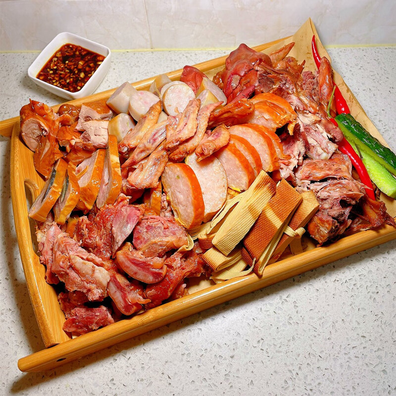 东北熏酱熟食拼盘套餐下酒菜正宗鸡骨架翅尖烧鸡熏干豆腐卷猪头肉