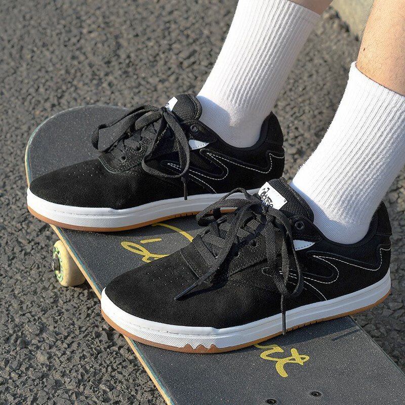 极路客 蚁系列 冷沾大底面包鞋 牛反毛皮男女低帮耐磨减震 滑板鞋 黑色 40.5 京东折扣/优惠券