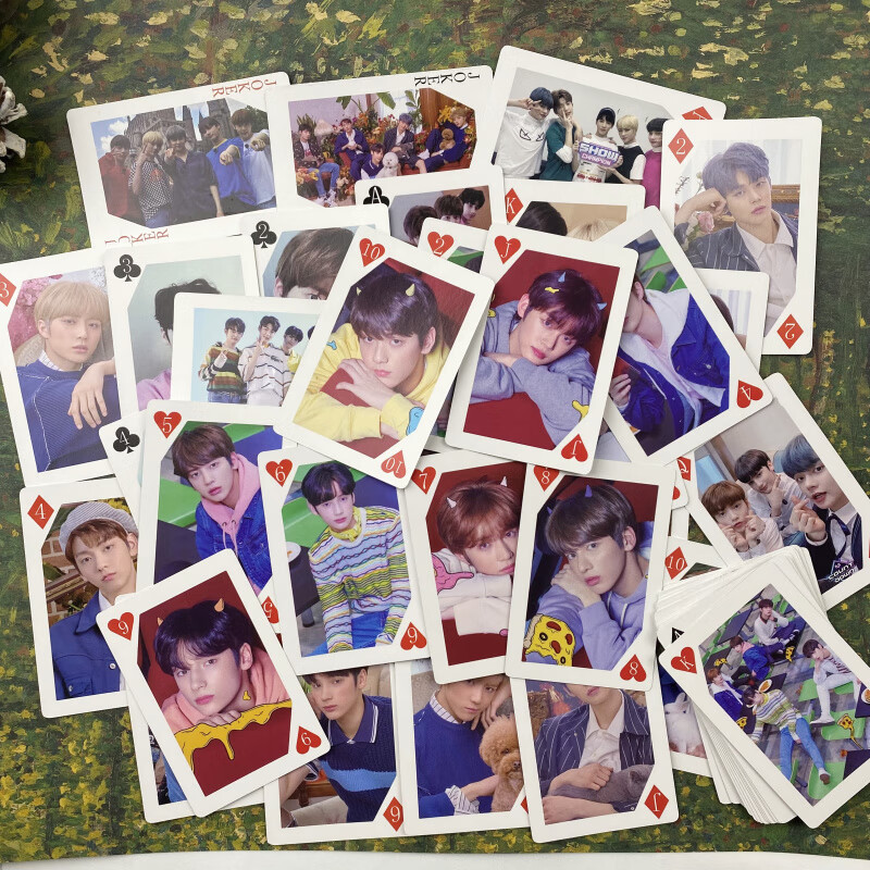 韩国人气女团BLACKPINK粉墨团扑克