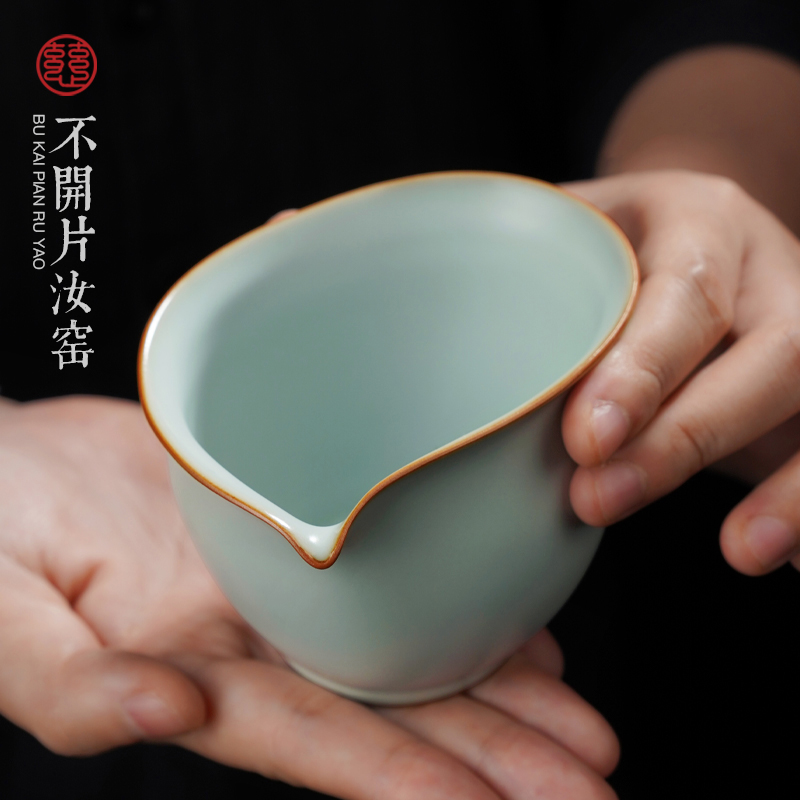 如何正确地使用青澹窑汝瓷公道杯，保证其寿命和使用效果？插图