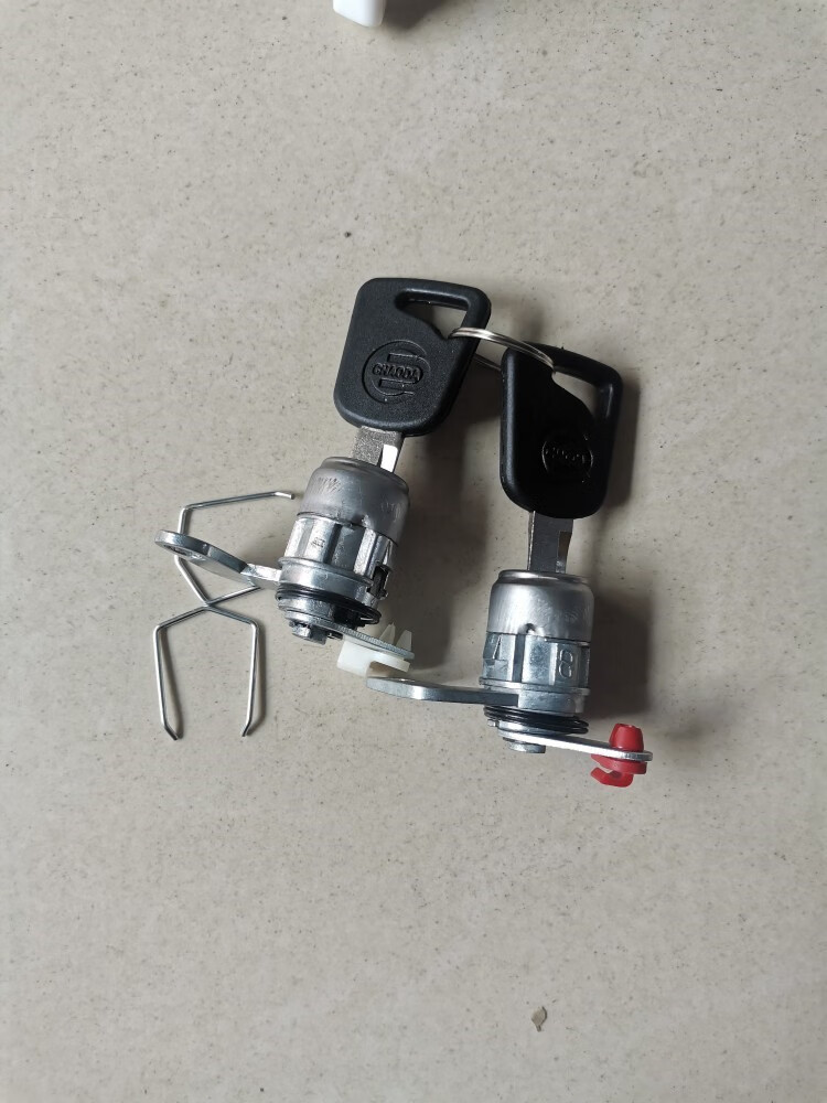 迈翱五征飞碟汽车原厂配件 奥驰1800 2000 车门锁芯  门锁 前门锁芯