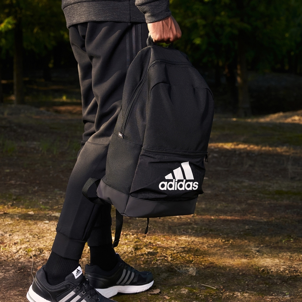 运动包adidas阿迪达斯官网男女运动健身双肩背包DT2628黑质量真的差吗,使用情况？