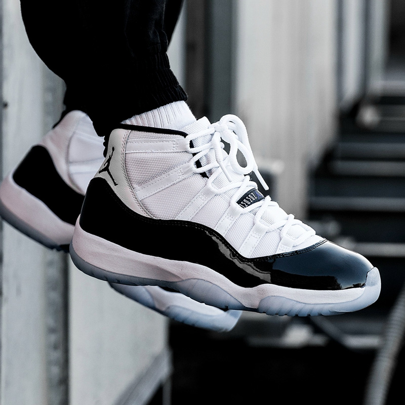 nikeaj11黑白康扣篮球鞋