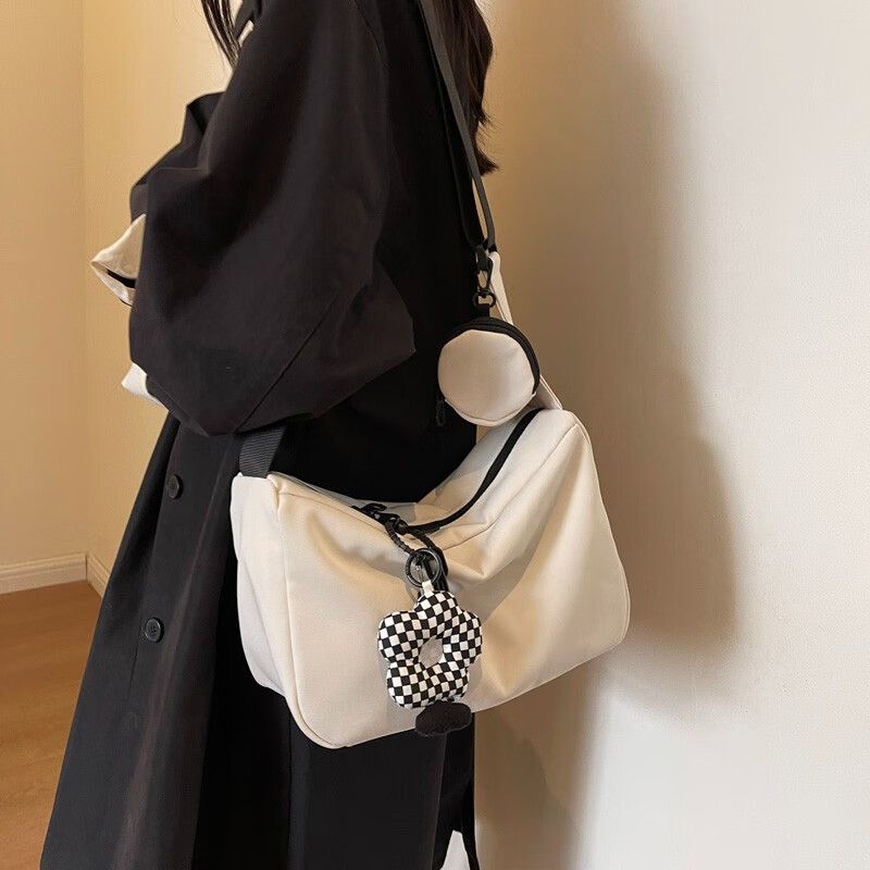 威纳登新款包包女包大容量斜挎包女休闲百搭帆布包日系旅行包学生单肩包 白色（带小包+挂件）