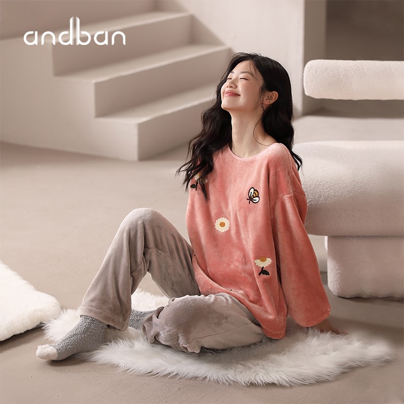 ��֮�� ������˯��Ů�ﶬ������ͷԲ�쿨ͨ�Ҿӷ���װ ��ɫ M ��ů���ʿ��⴩ 53Ԫ