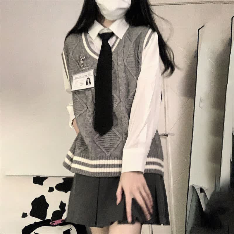 欧维沃（OUWEIWO） 两件套装日系学院风jk领带衬衫V领麻花毛衣马甲背心女学生针织衫 【套装】衬衫+黑领带+马甲 S怎么看?