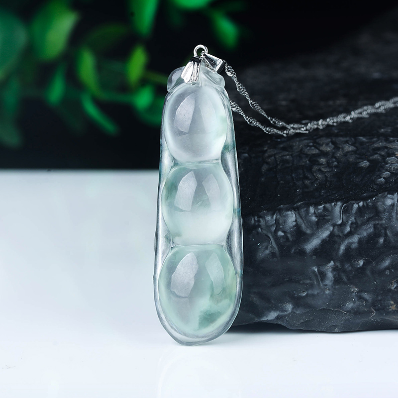 凌珂儿缅甸翡翠吊坠冰种飘蓝花四季豆吊坠福豆玉坠女款配s925银项链