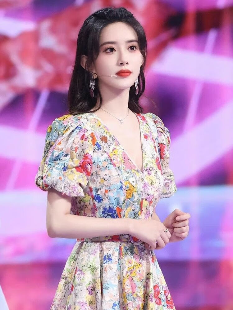 橦舟渡孟子义同款连衣裙法式v领显瘦收腰碎花女夏季感泡泡袖a字裙子