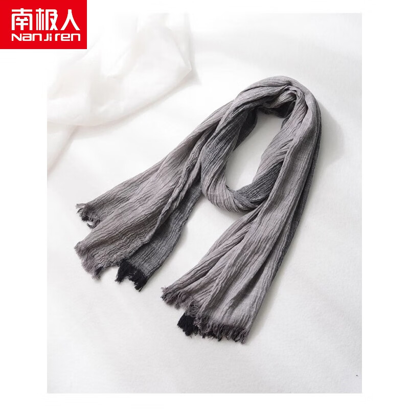 灰色衣服配什么颜色围巾好看图片 灰色衣服配什么颜色围巾