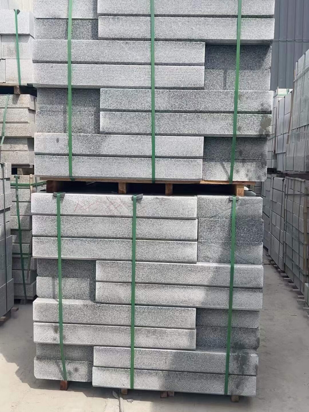 元族天然花岗岩路沿石围边石花园庭院菜地挡泥石花坛芝麻白马路牙侧石