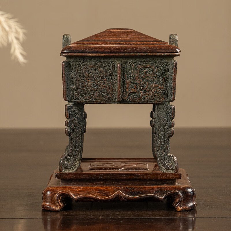 yaran culture清代铜饕餮纹双耳四足鼎式香炉(红木盖座)文玩古董收藏