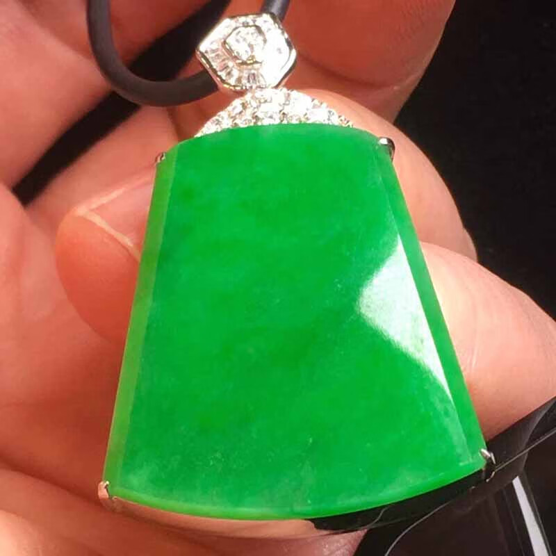 逸之璟缅甸老坑a货翡翠冰种阳绿平安无事牌18k金镶嵌翡翠吊坠