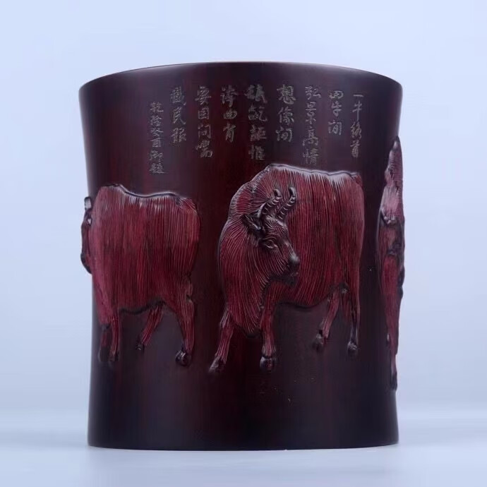 尼泊尔紫檀五牛图笔筒尺寸:高15cm*直径14cm重量:1.8公斤