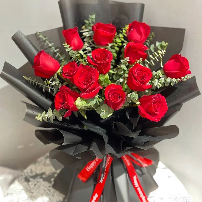 十三朵红玫瑰代表什么意思(十三朵红玫瑰代表什么意思啊女生)