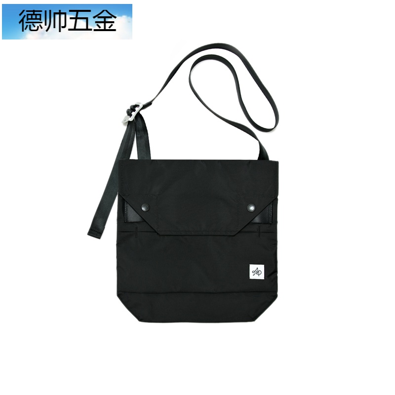 工具包挎包系列工具包单肩背斜挎包女简约可爱萌趣 黑色