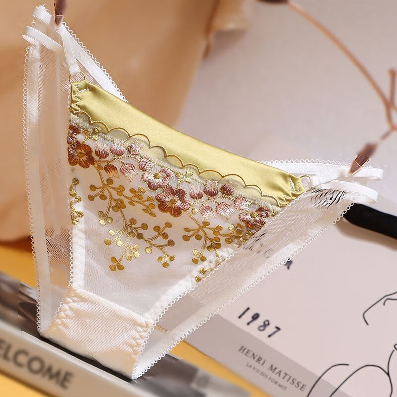 轻奢蕾丝内裤女性感纯欲宫廷绣花镂空细带软薄棉裆透气三角ins风 黄绿