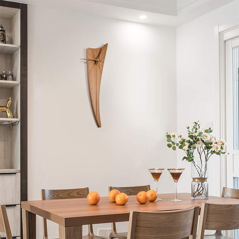 KOLYMAX轻奢风客厅电视背景墙挂表实木牛角壁挂钟创意原木石英钟创意钟表 榉木创意静音挂钟 14*50CM*1.5CM厚 50cm