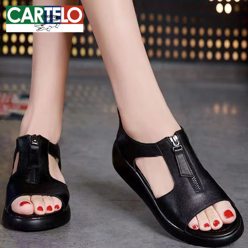 大东真软皮软底凉鞋女夏2024新款平底舒适前拉链中年妈妈鱼嘴凉 