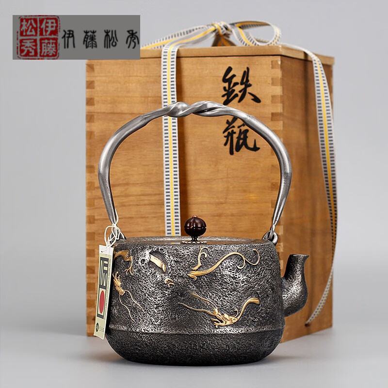 伊藤松秀 砂鐵壺日本原裝進口純手工無涂層燒水泡茶老鐵壺大容量煮 雨龍鎏金砂鐵壺