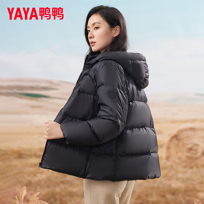 鸭鸭（YAYA）新款轻盈羽绒服冬季爆款短款面包宽松连帽时尚休闲保暖小个子外套 香草米色 S 105斤以内