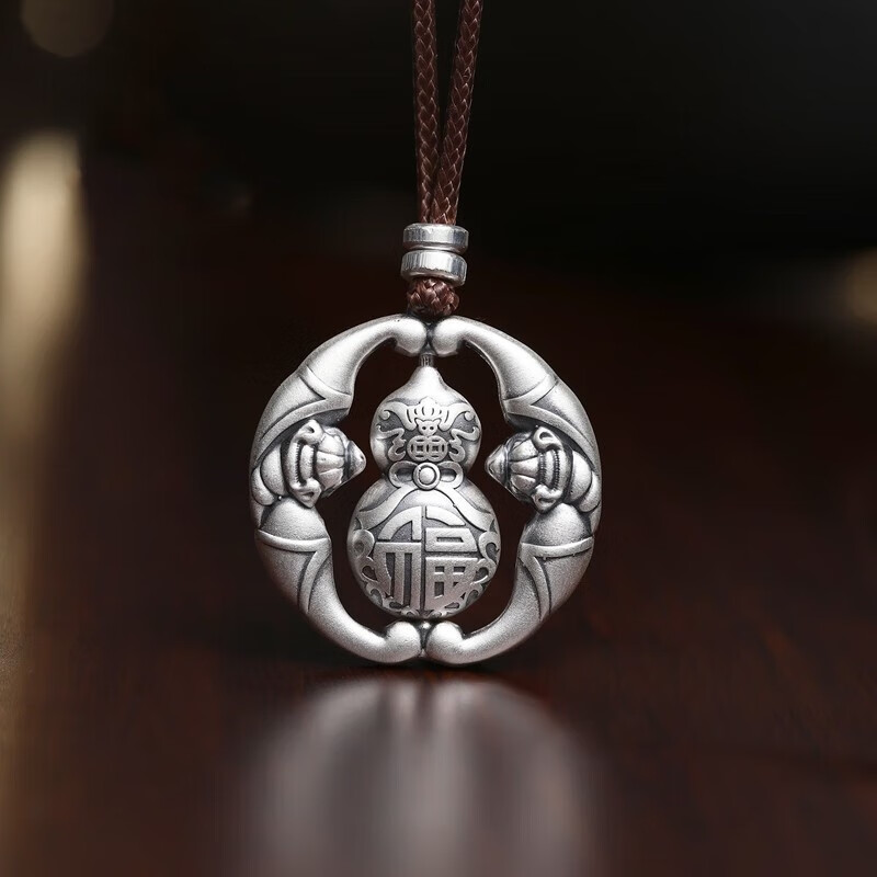 蝙蝠葫芦吊坠重约8克 配送证书