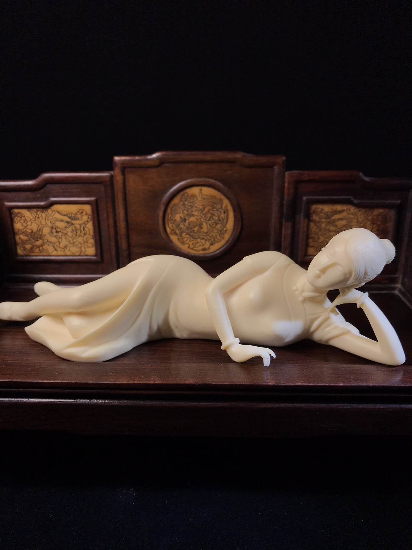 象牙果雕刻卧睡美人摆件家居客厅旗袍美女车载工艺品装饰用送礼盒