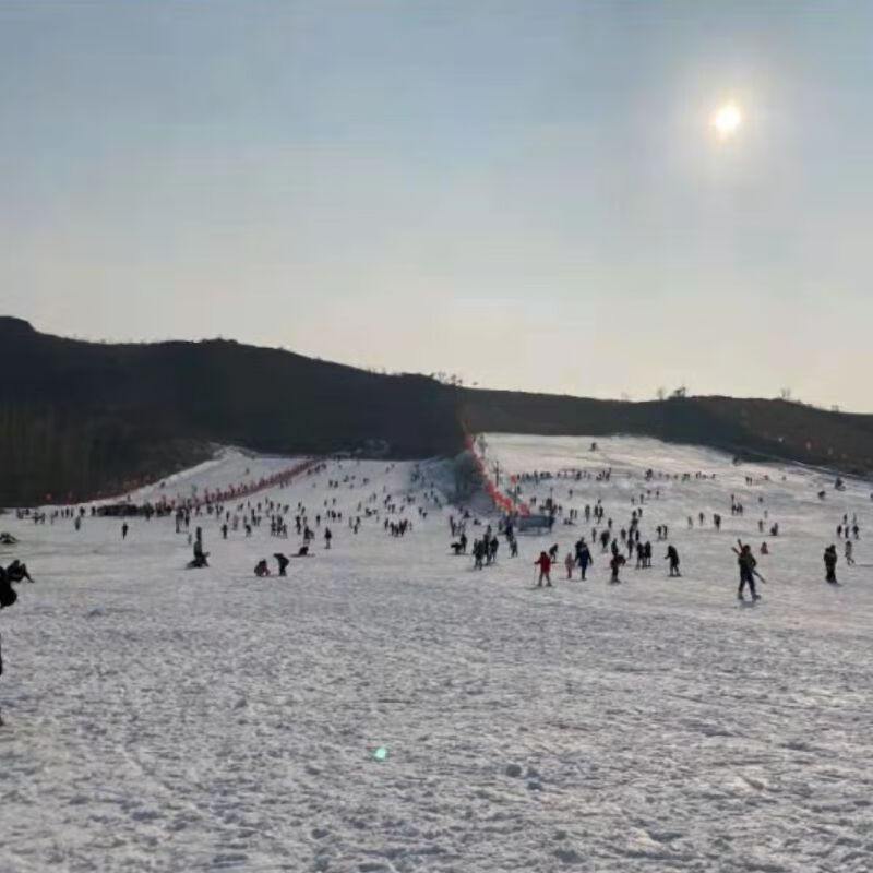 盘山滑雪场单人平日全天滑雪(含雪具) 平日 全天滑雪(含雪具) 不限