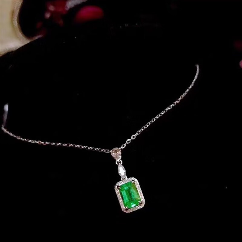 双盈喜时尚轻丽高贵超闪天然哥伦比亚祖母绿吊坠925银镶嵌生日礼物 白