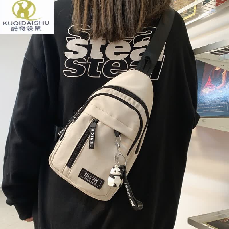 酷奇袋鼠斜挎包女2022新款包包潮胸包女士小挎包运动休闲单肩背包男帆布包 米白色+挂件的怎么样,好用不?